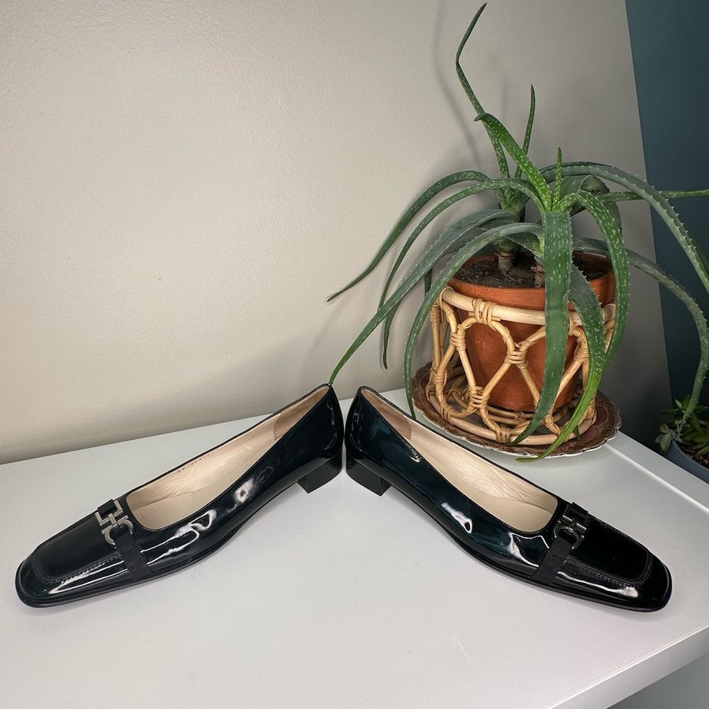 SALVATORE FERRAGAMO Vintage Letizia Black Patent Leather Loafers 7.5B | Gancini - Picture 4 of 10